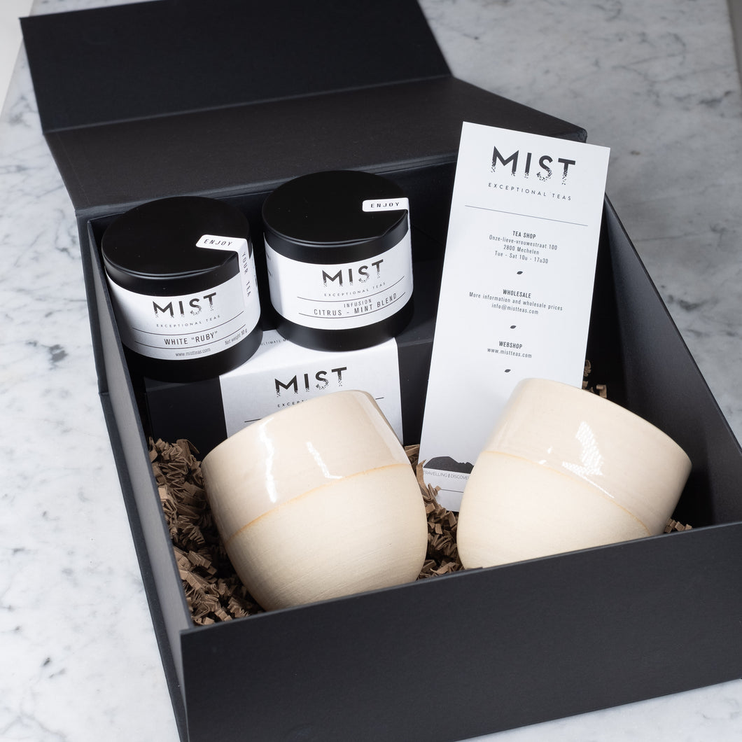 MIST Gift Box - 2 Ceramic cups (Handmade in Mechelen) & Duo Tasting Pack